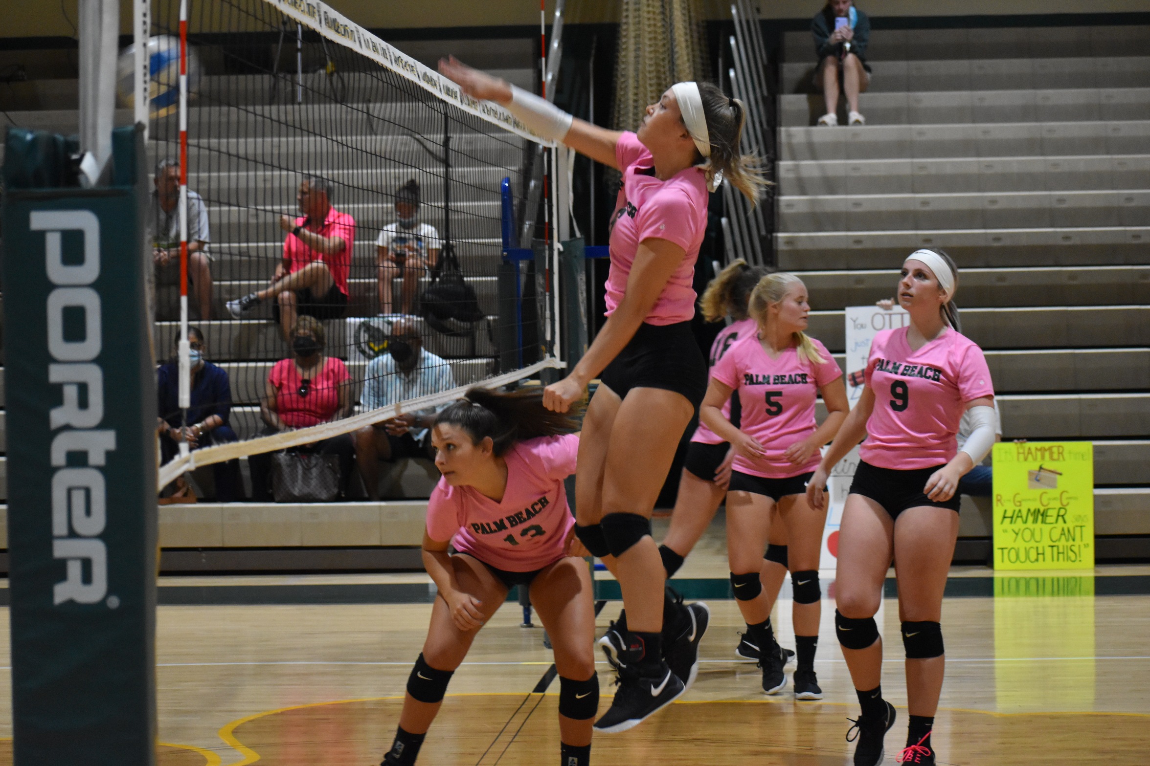 Volleyball Defeats Florida Gateway in Three Sets